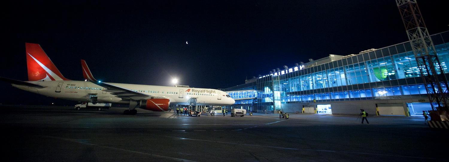 Проект реконструкции взлётной полосы Толмачёво разработают к осени