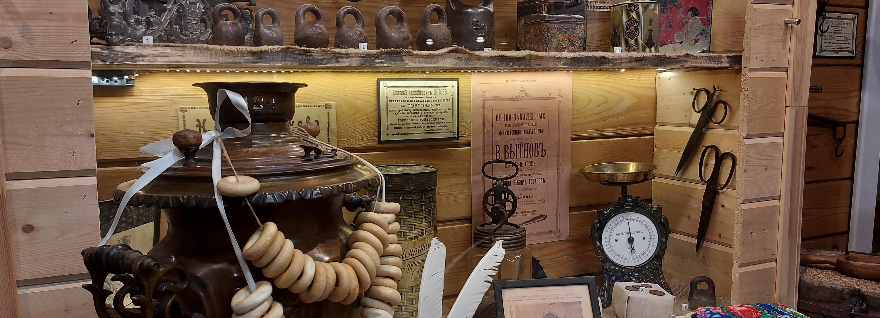 Рюмочка «Муха» и чайные ларцы: контора Будагова обновила экспозицию