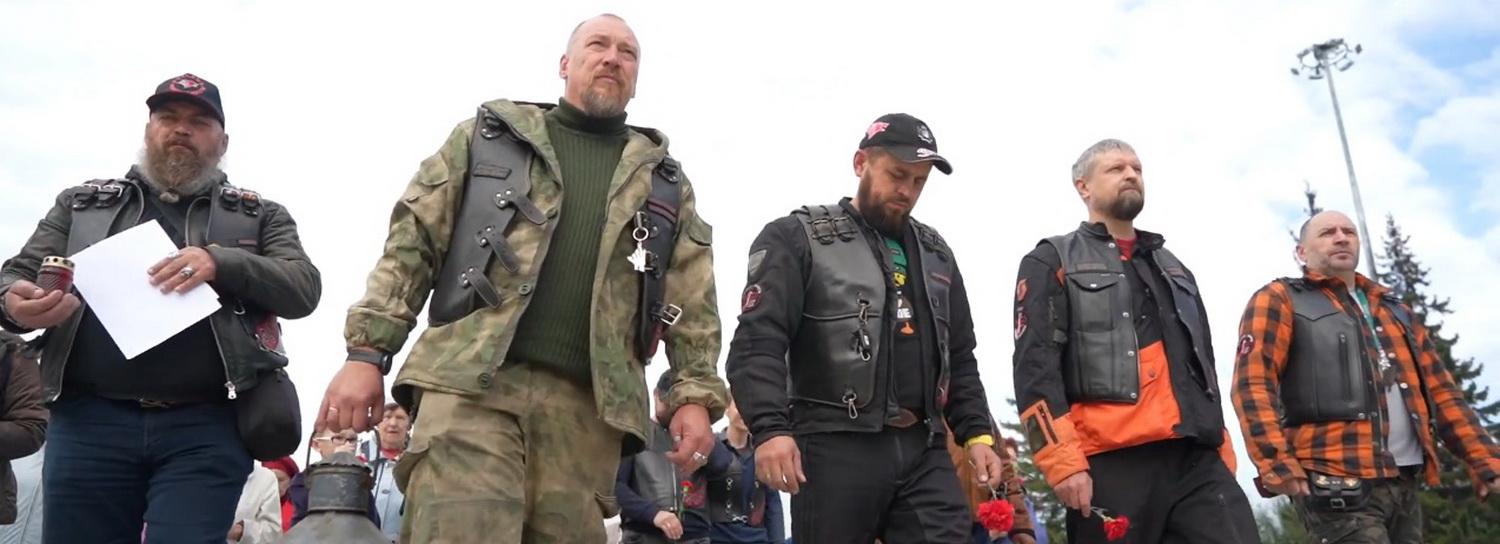 Вечный огонь и землю с Мамаева кургана привезли в Новосибирск