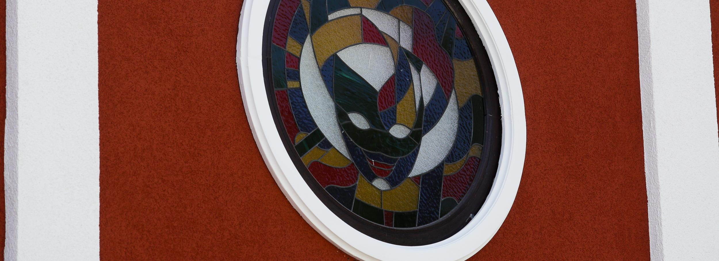 Витражи Тиффани украсили фасады нового театра Афанасьева