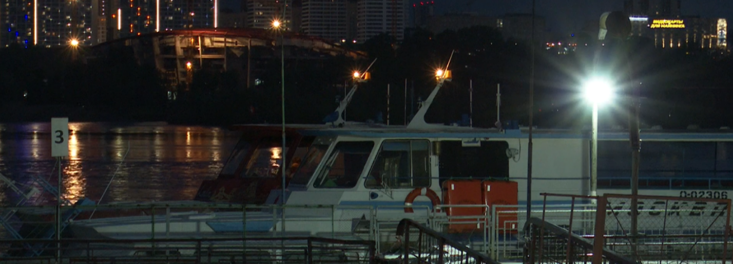 Новосибирцы встретили «Рассвет без войны» прогулкой по ночной Оби