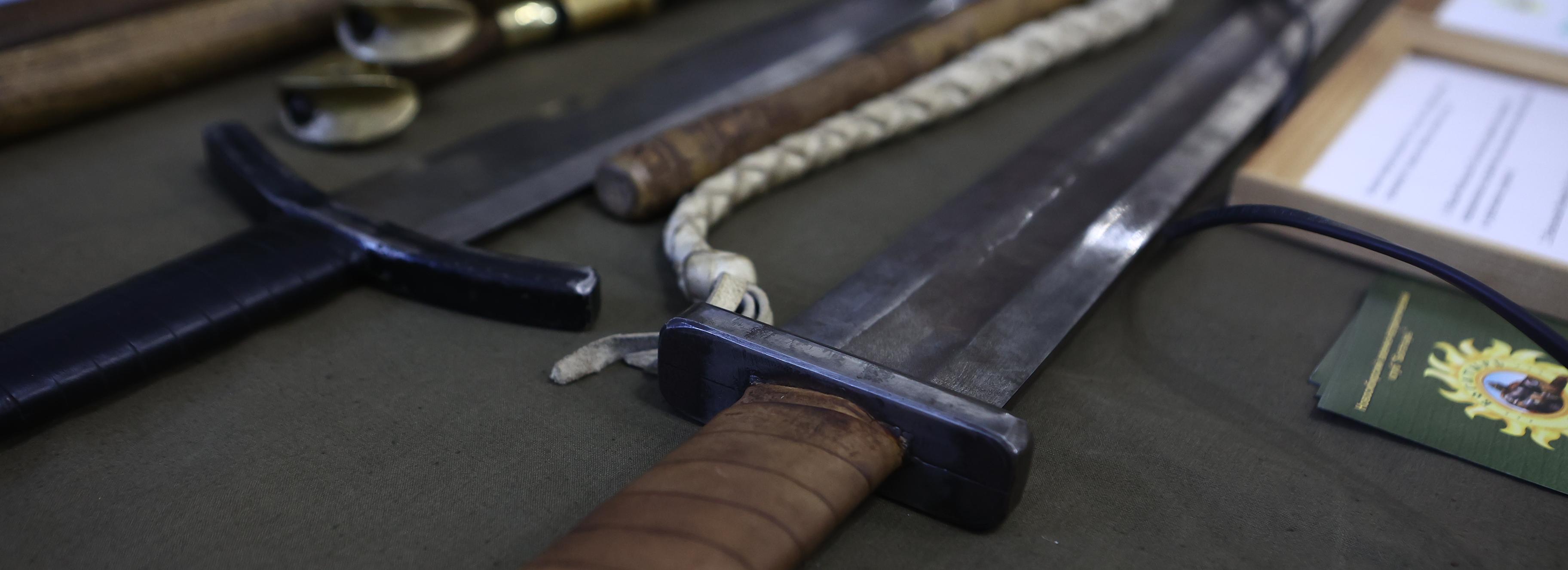 Оружие русских богатырей показали на фестивале «Сказочный дозор»