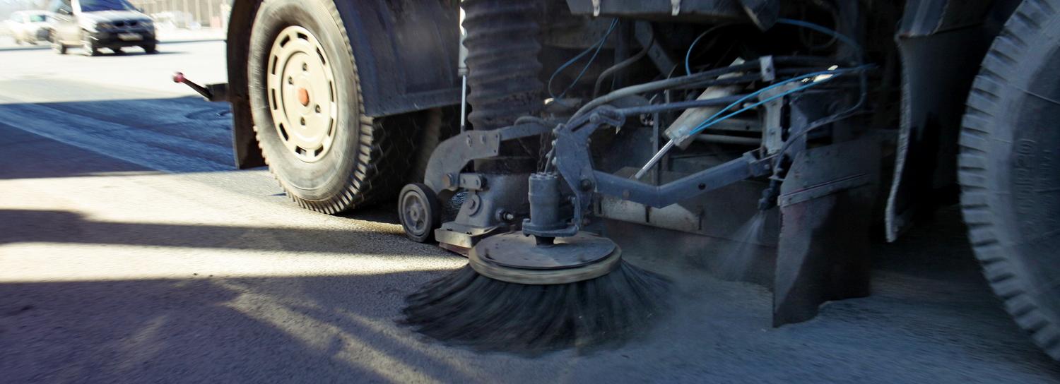 200 тонн грязи и смёта вывезли с новосибирских улиц за сутки