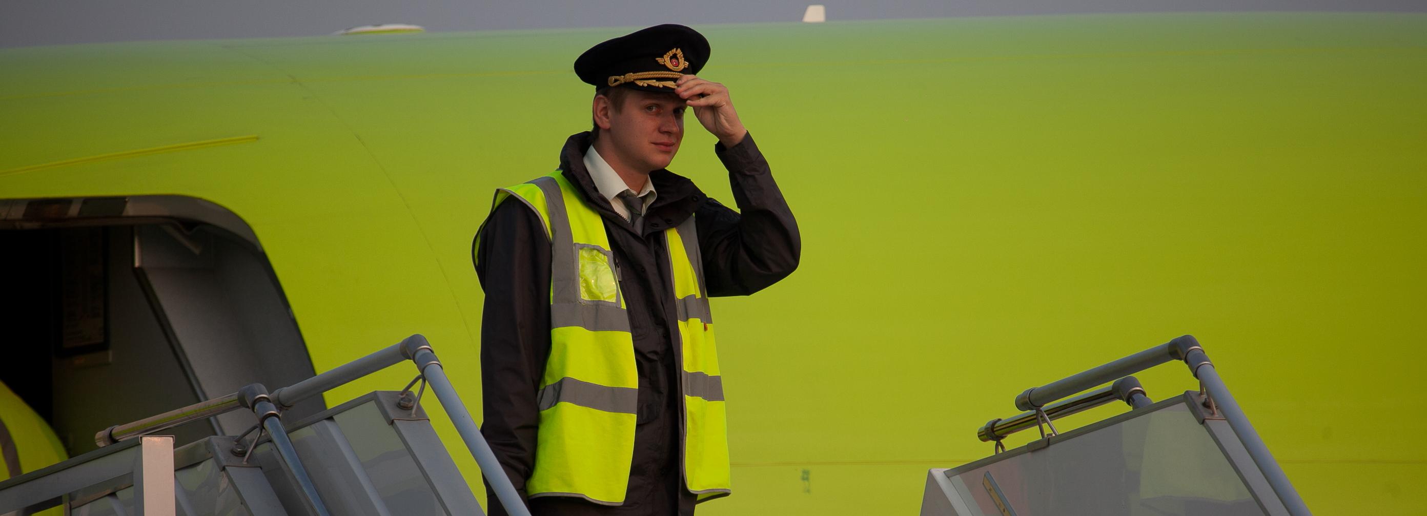 S7 Airlines разрешила экипажу татуировки, бороды и яркий цвет волос