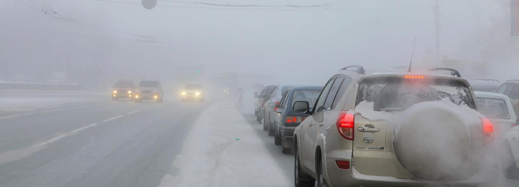 Десятки машин застряли на трассе под Новосибирском из-за метели