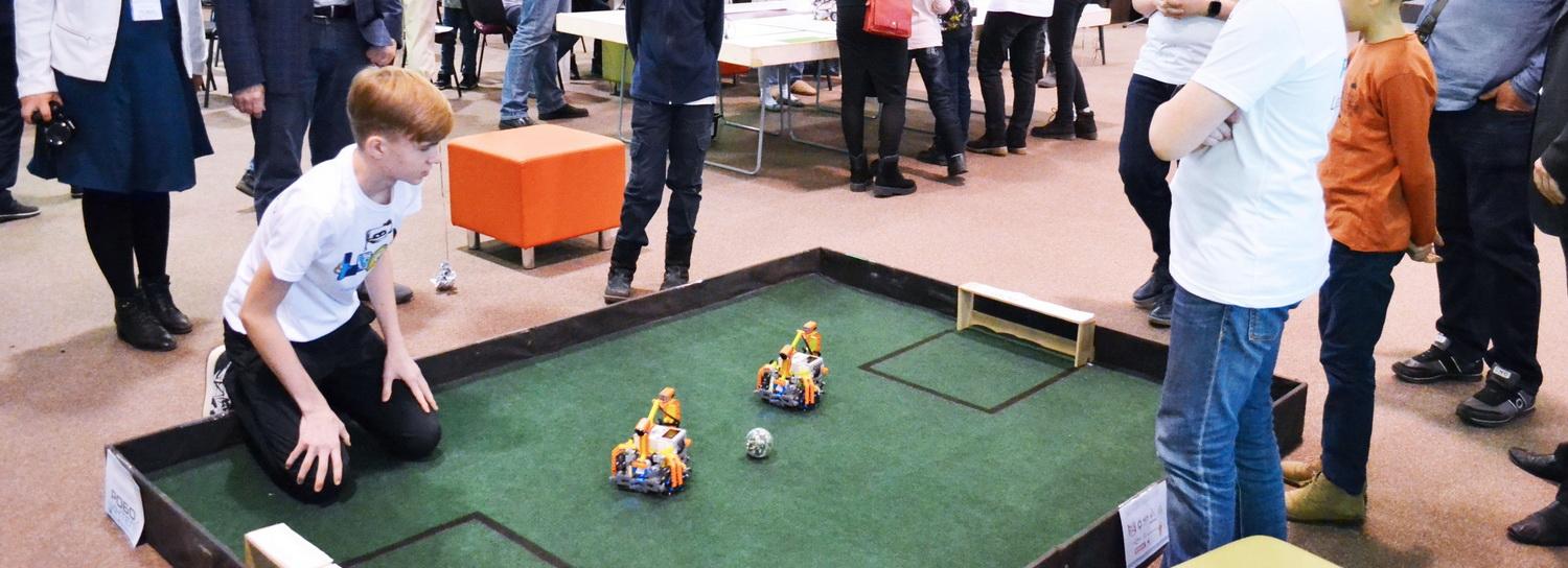 Роботы-санитары и дезинфекторы посоревнуются в Новосибирске