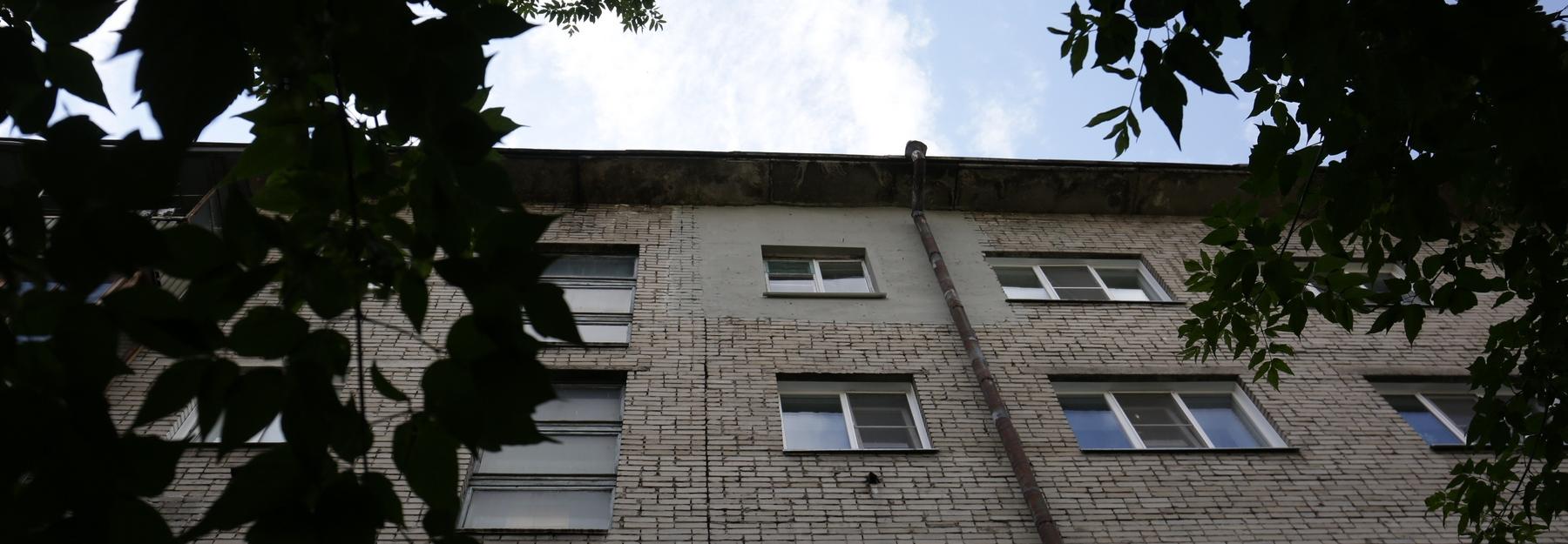 Пятиэтажку с выпадающими кирпичами отремонтировали в Новосибирске