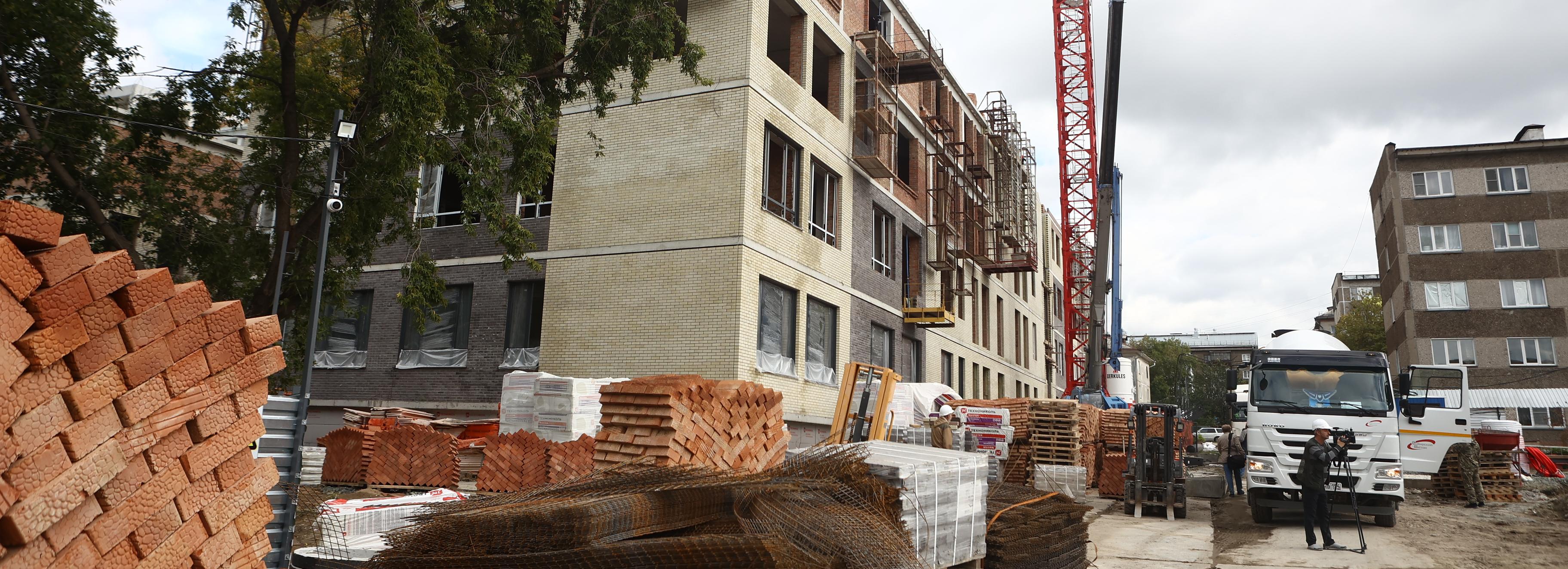 Нетиповую школу с залом для мини-футбола строят на улице Кубовой