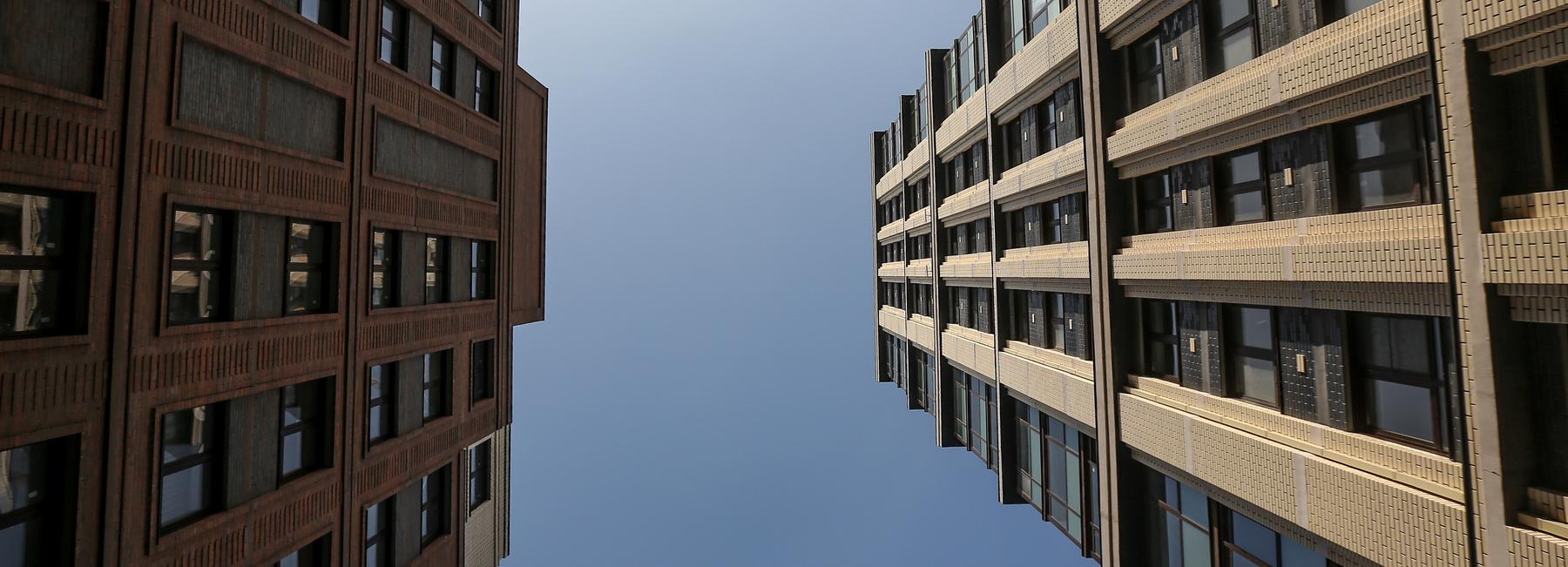 Три высотные башни площадью почти 100 тысяч квадратов строят на Писарева