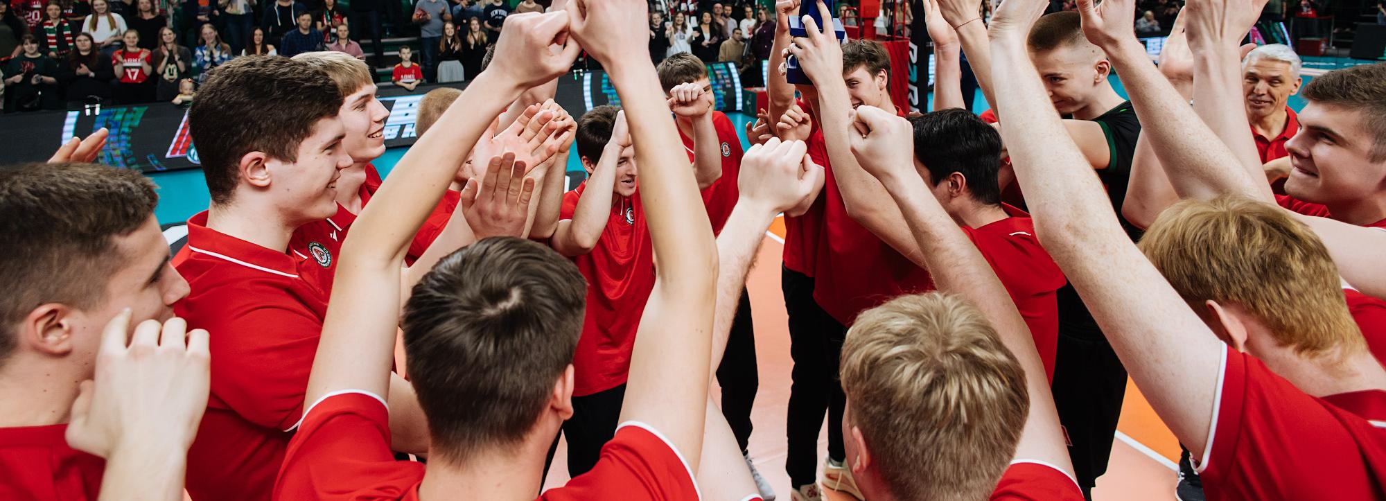 Полпред Серышев поздравил «Локомотив-CШОР» с трофеем «Первая высота»