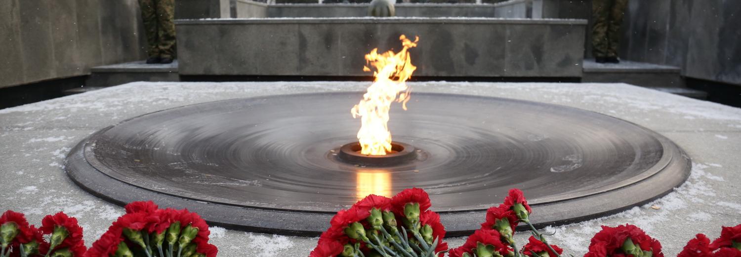 На Монументе Славы почтили память Неизвестного Солдата