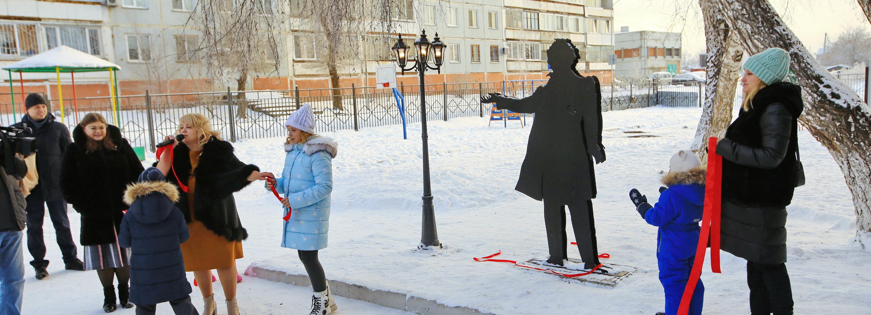 Рукотворный памятник Пушкину появился возле лицея в Новосибирске