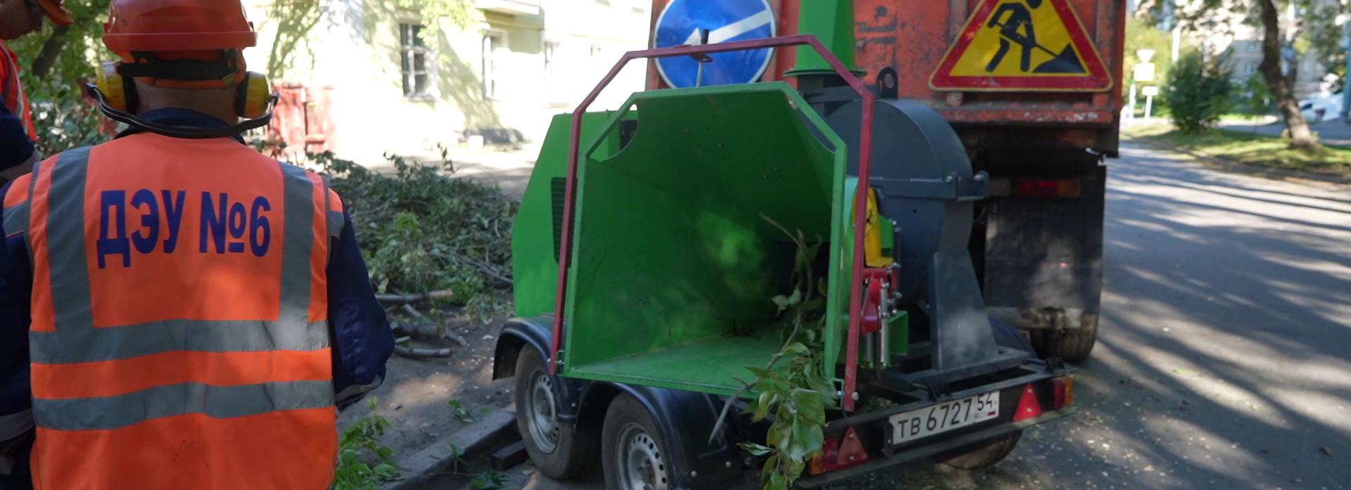 Новая веткодробилка эффективно очищает от зарослей улицы Калининки