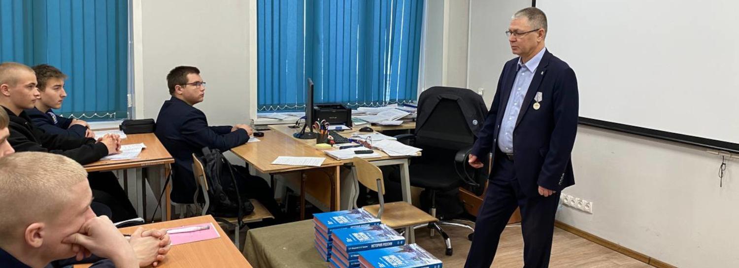 «Герой НовоСибири» рассказал студентам колледжа о жизни на передовой