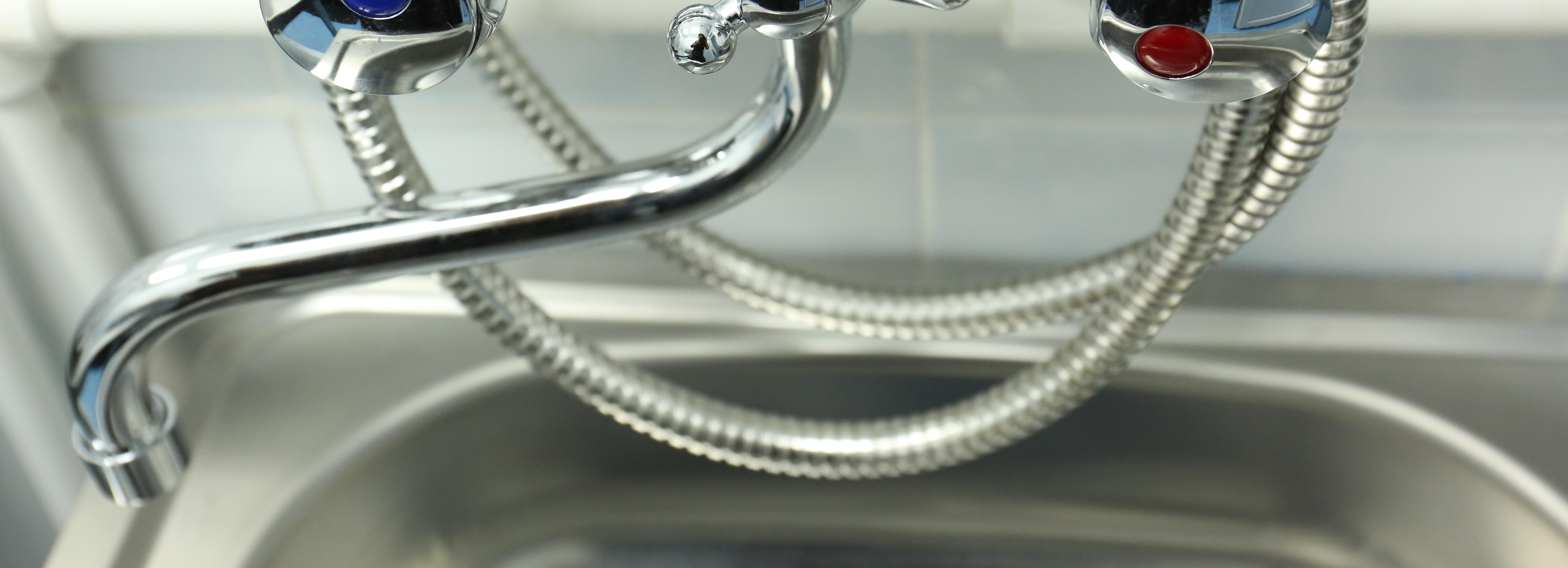 Отключения горячей воды хотят сократить до 10 дней в Новосибирске