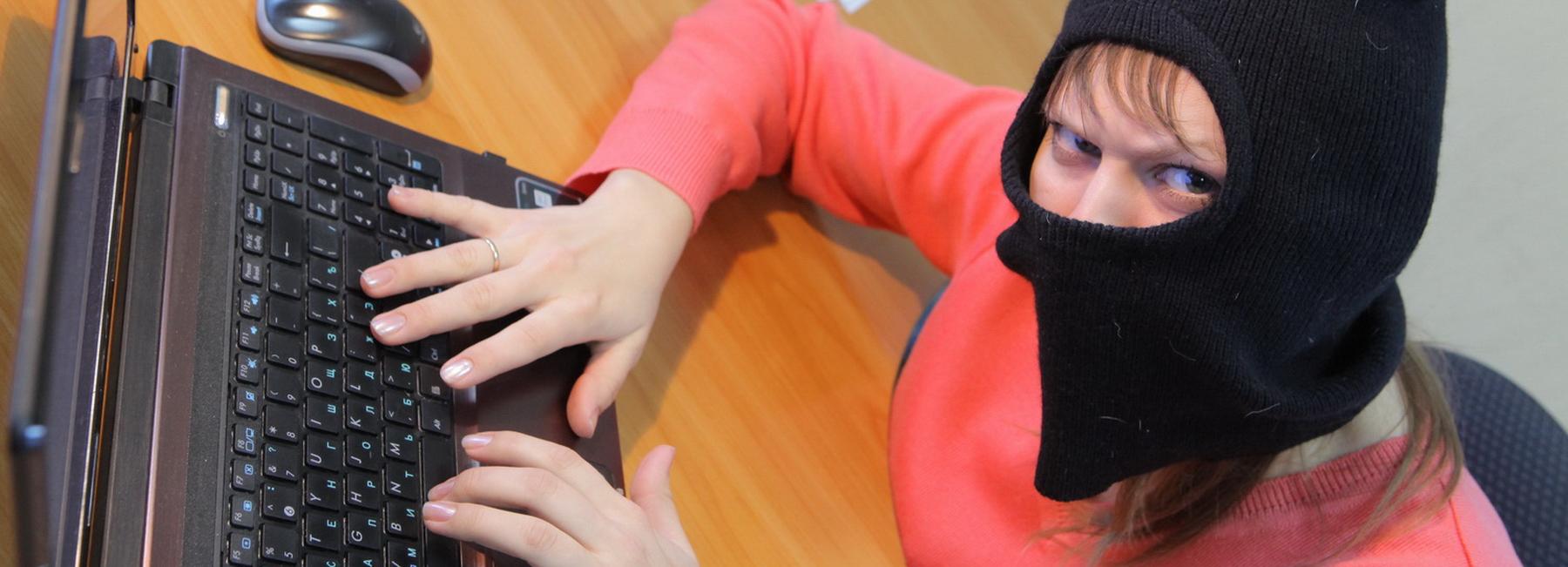 Каждый день мошенники похищают у новосибирцев 1 миллион рублей