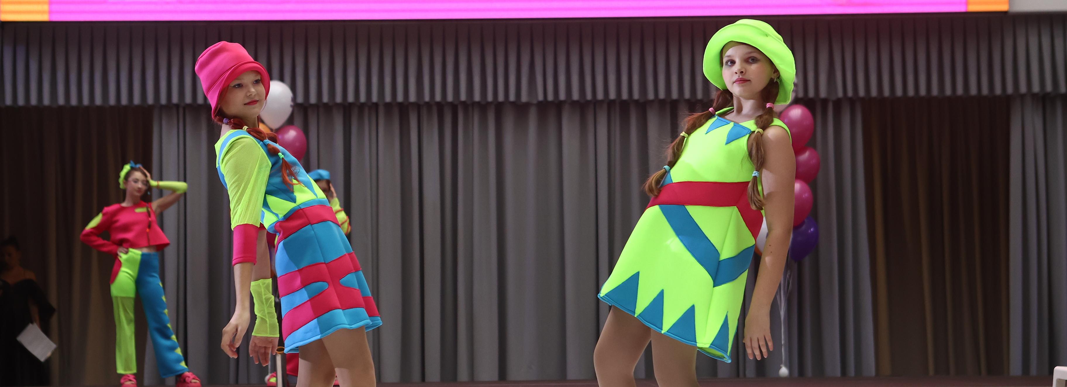 Яркие и эклектичные наряды сшили дети для конкурса «Мода от А до Я»