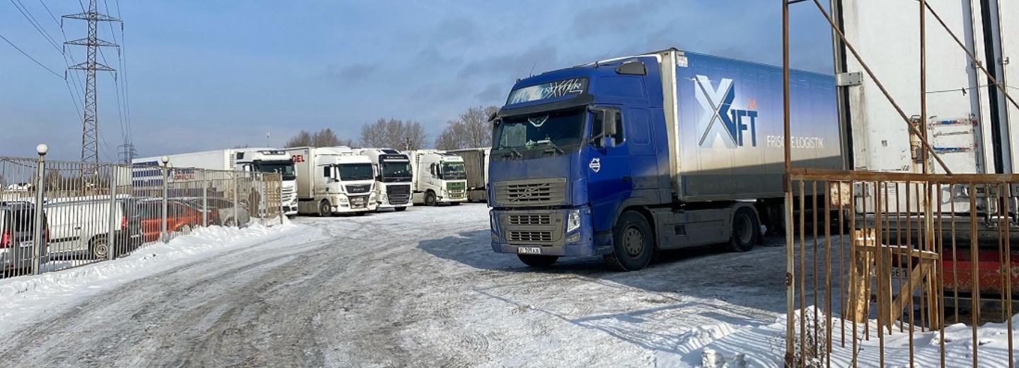 Самозахват парковки на Хилокской: с водителей берут 200 рублей в сутки