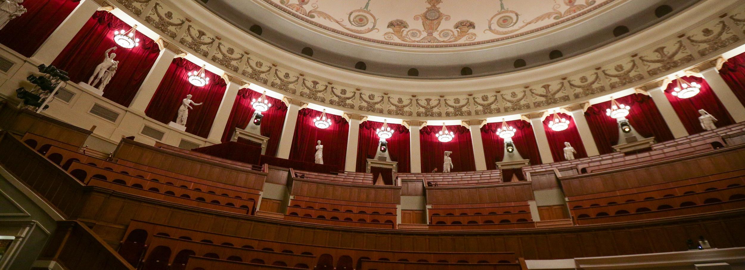 Бенефис Анны Жаровой собрал в НОВАТе звёзд российского балета