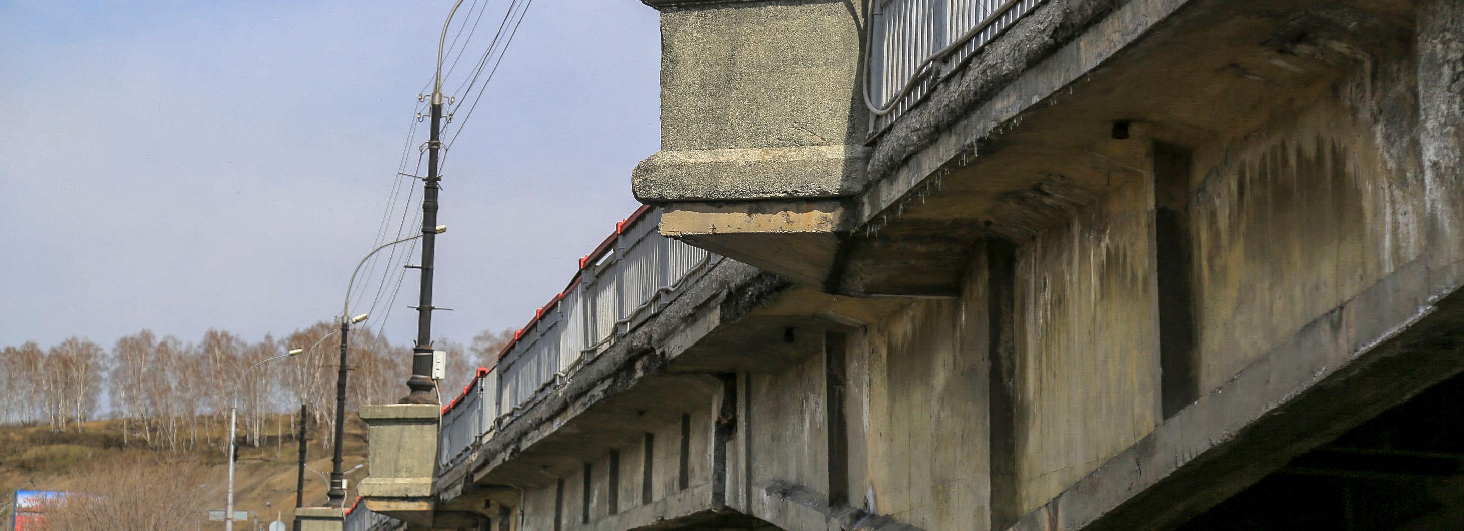 На мосту через Иню отремонтировали две промежуточные опоры