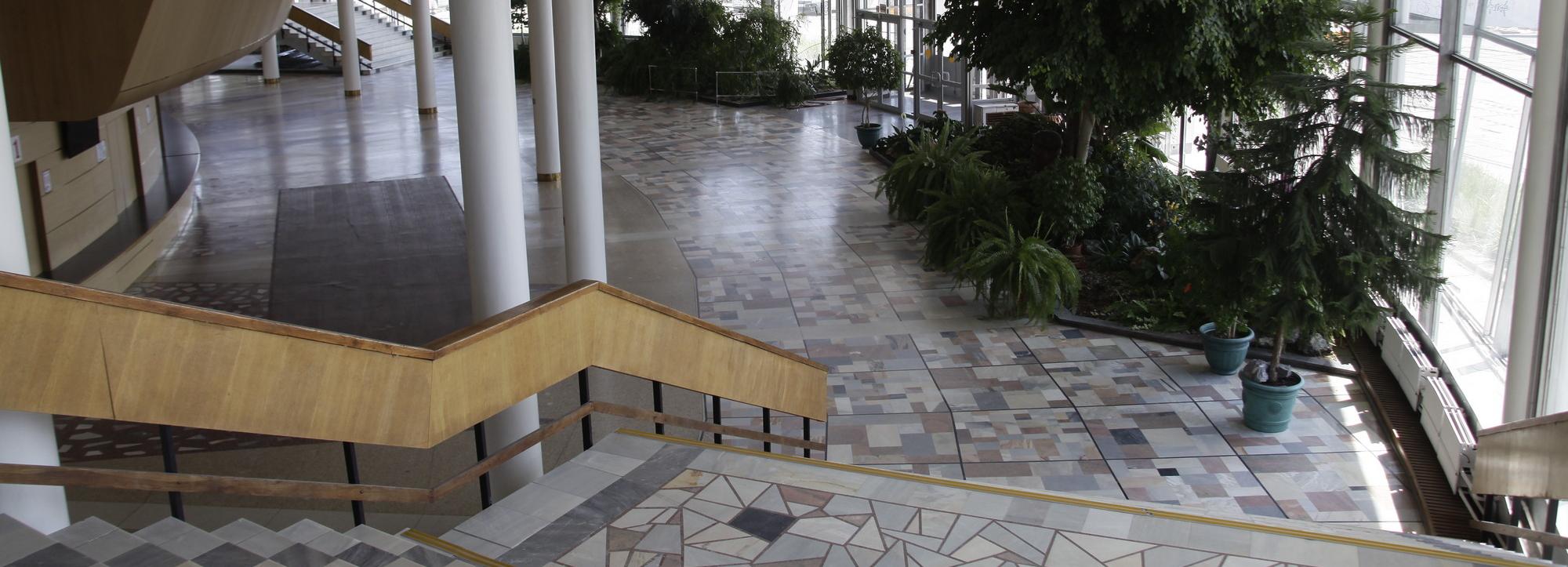 Реновацию двух зрительских фойе проведут в новосибирском театре «Глобус»