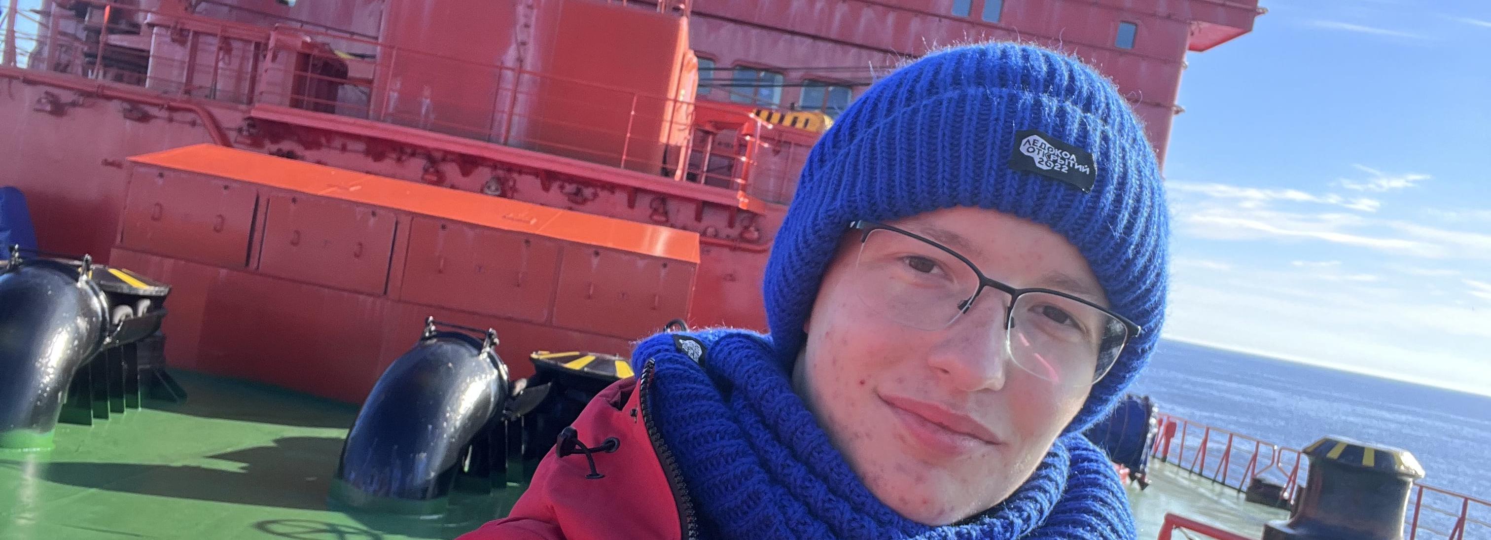 Школьники из Новосибирска высадились на льду Северного полюса