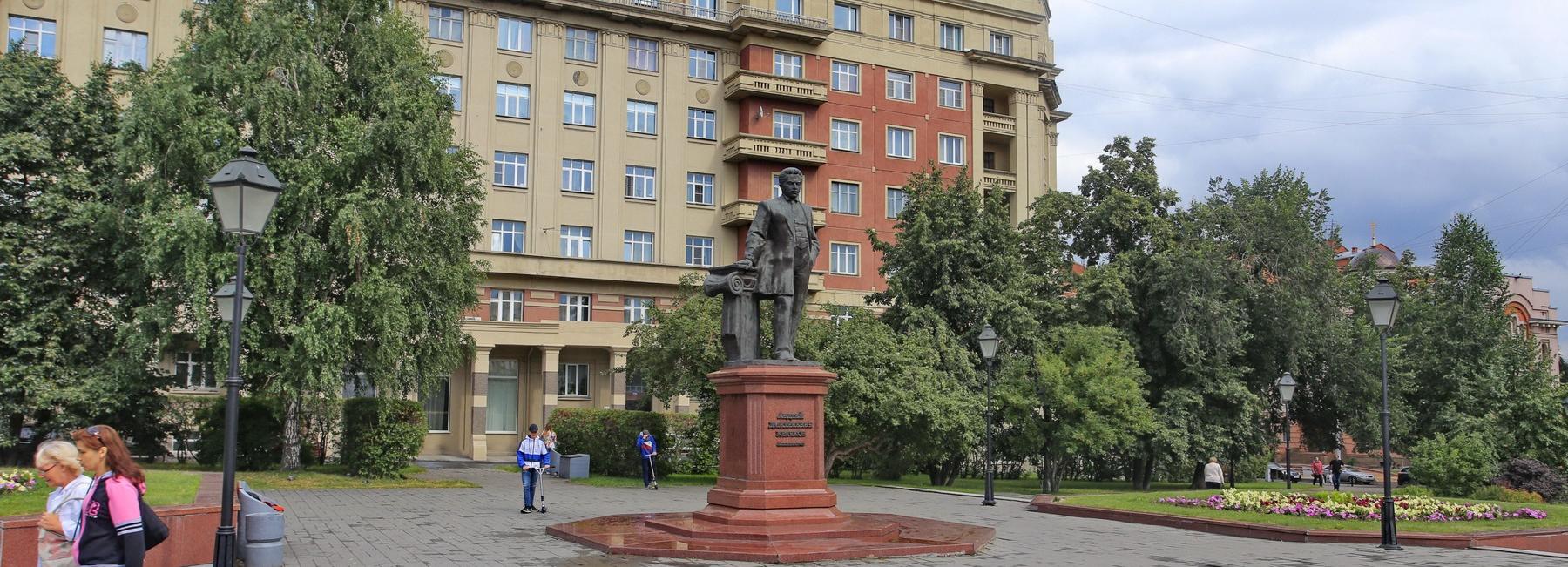 Горожане не хотят переименовывать площадь Свердлова: итоги голосования