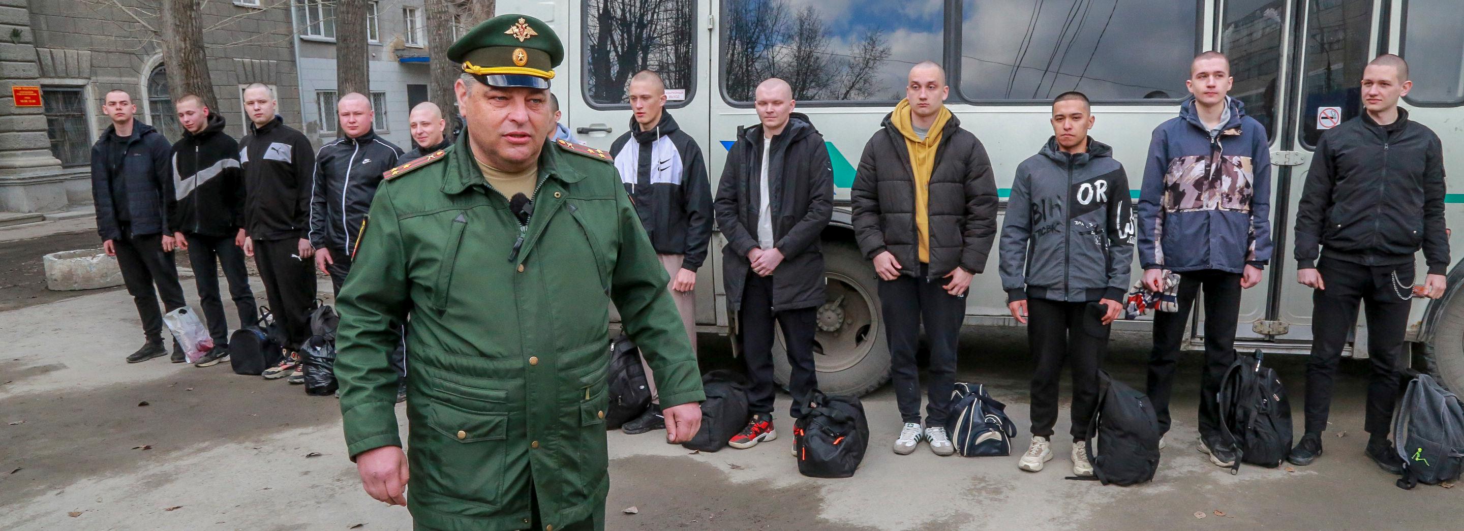 Травников подписал постановление об осеннем призыве на военную службу