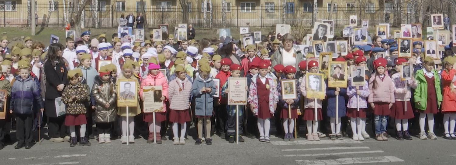 Митинги с портретами бойцов и выставки устраивают в школах ко Дню Победы