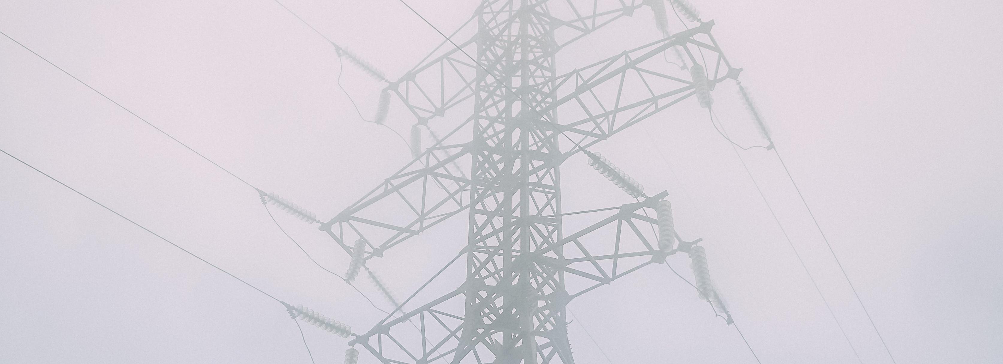 Парус для сноукайтинга намотало на провода ЛЭП в Новосибирске