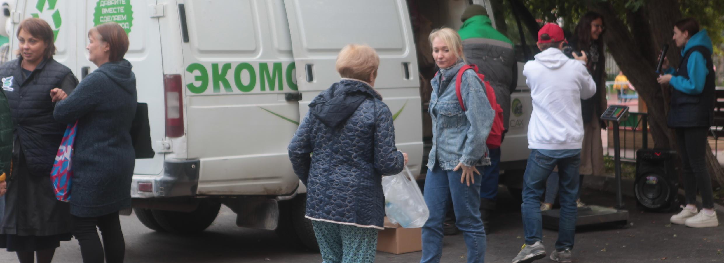 Новосибирцы обменяли сломанные айфоны на яблоки в «Экодворах»