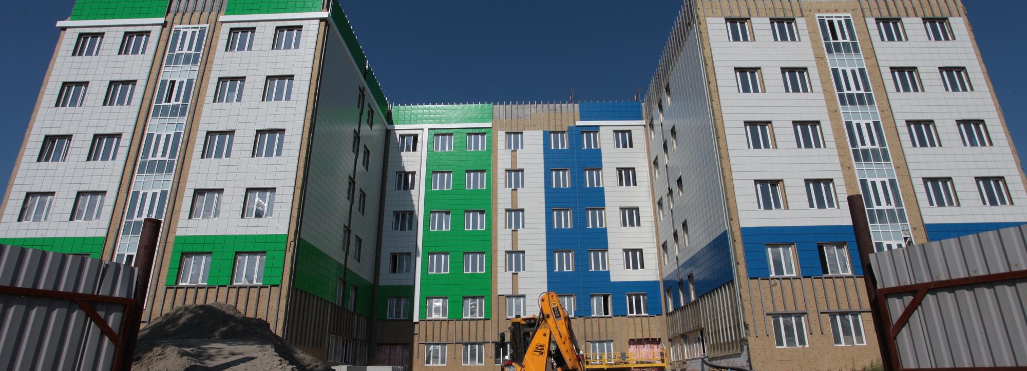 Поликлиника на улице Ереванской в Новосибирске готова на 78%