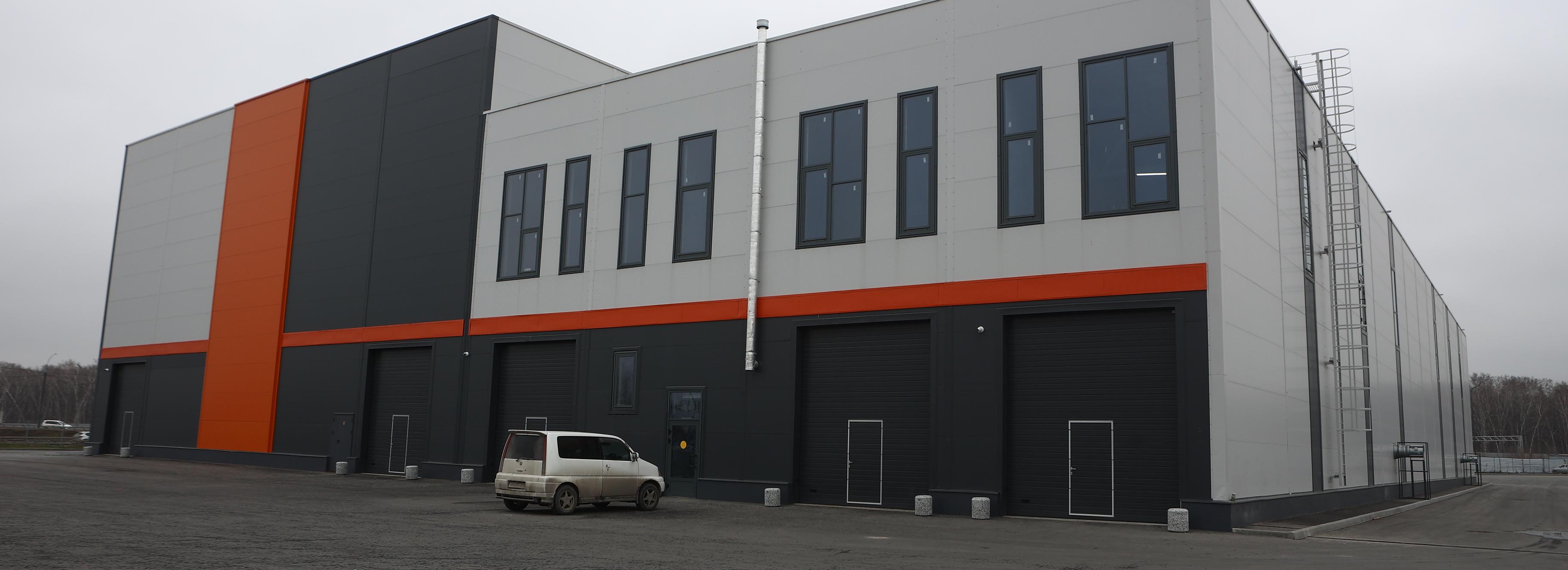 Большой магазин со складом достроили возле «Меги» в Новосибирске