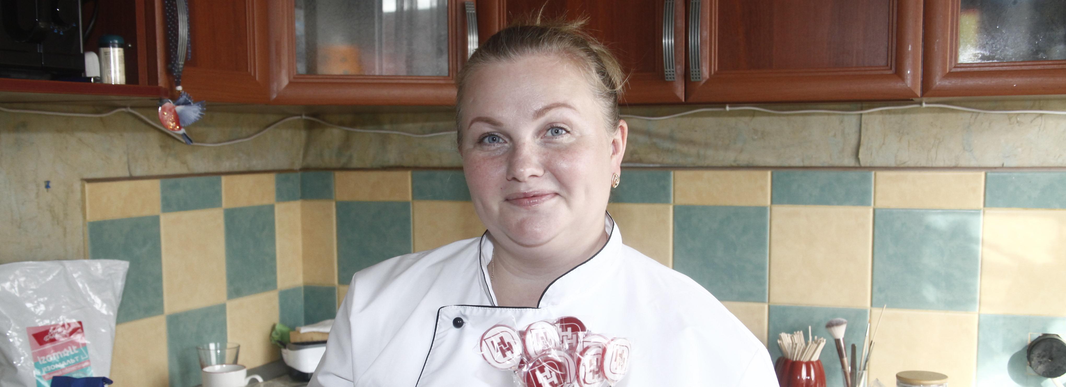 В гостях у карамельной феи: как мы делали леденцы с видами Новосибирска