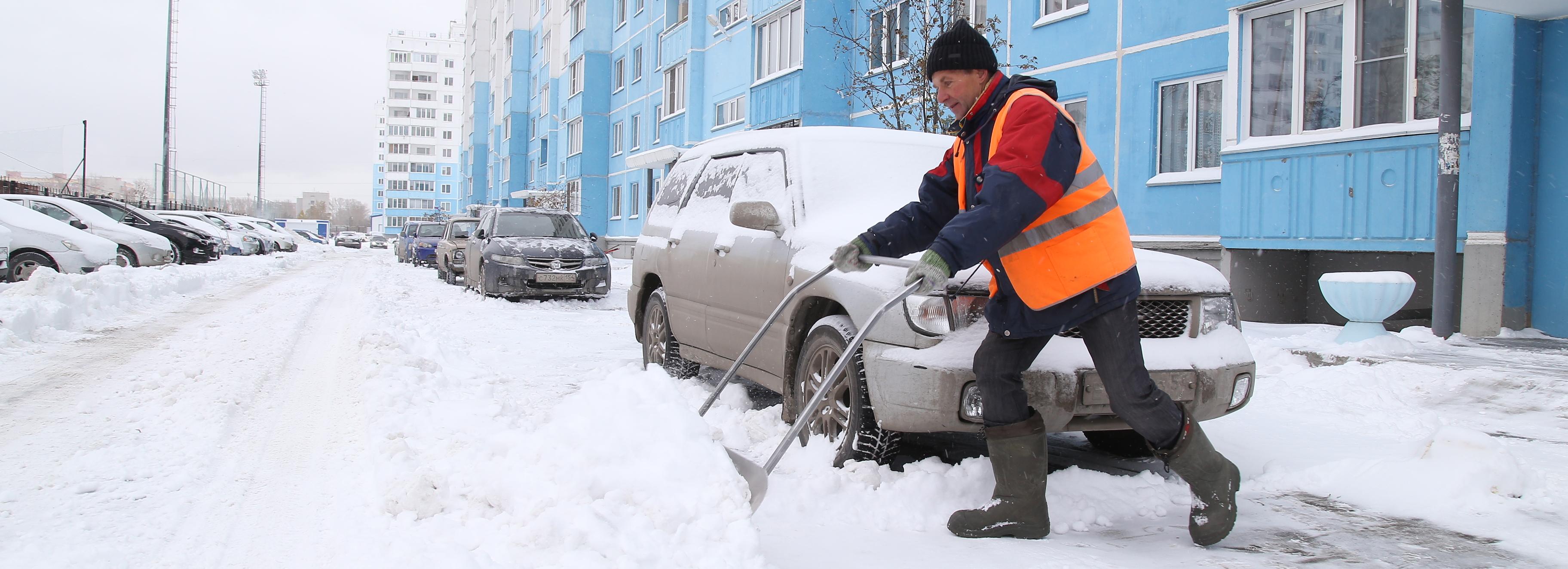 Клемешов поручил усилить уборку снега во дворах Новосибирска