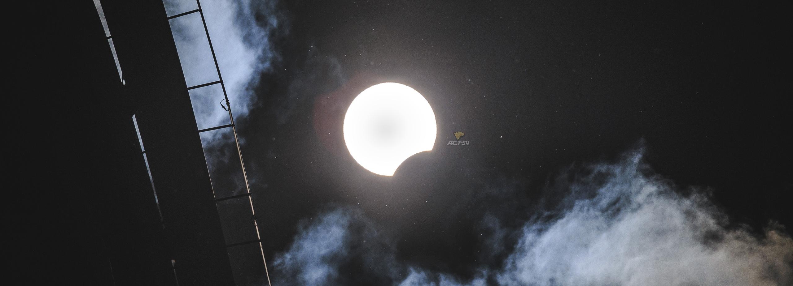 «Сбербанк какой-то»: солнечное затмение разочаровало новосибирцев