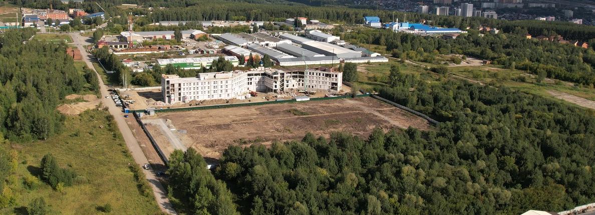 Дрон полетал над тремя строящимися поликлиниками в Новосибирске