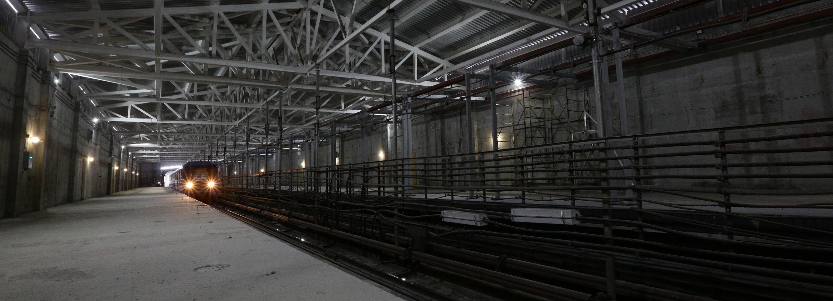 Дверь с кнопкой для колясочников установили на станции метро «Спортивная»