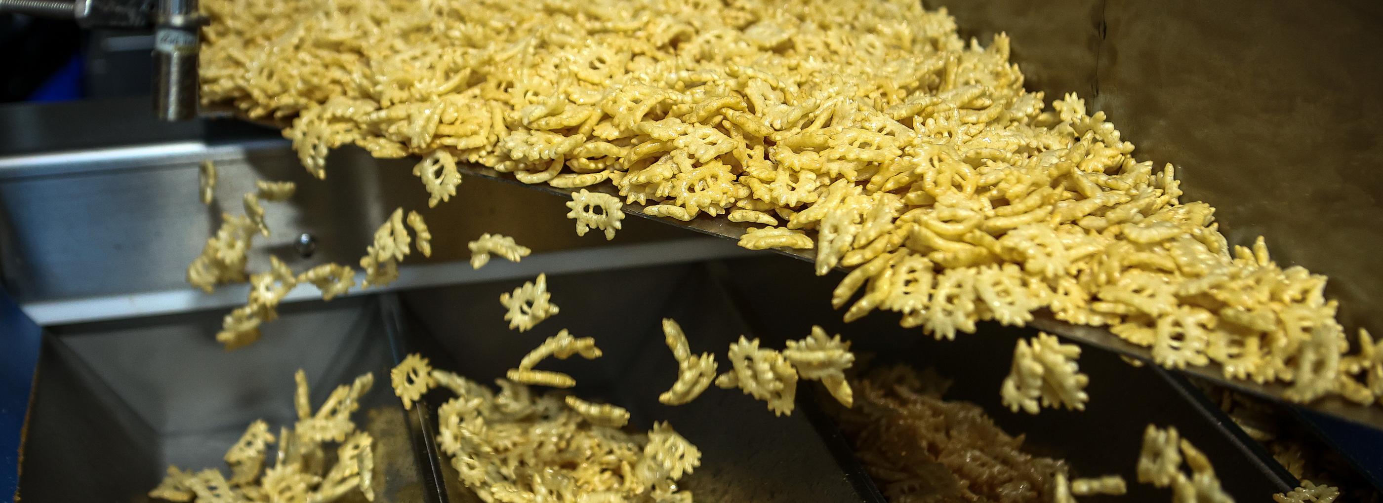 Как делают корейские чипсы «Бингрэ» в Новосибирске: фоторепортаж с завода