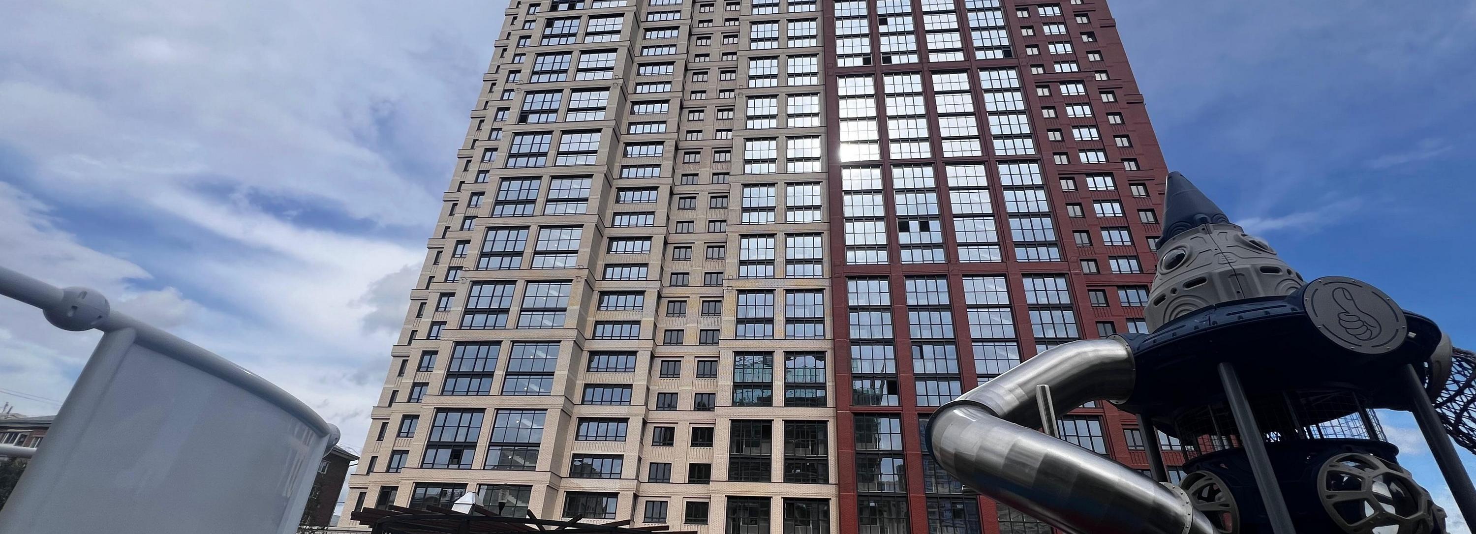 Высотку с фонтаном во дворе построили в ЖК «Звезда» в Новосибирске