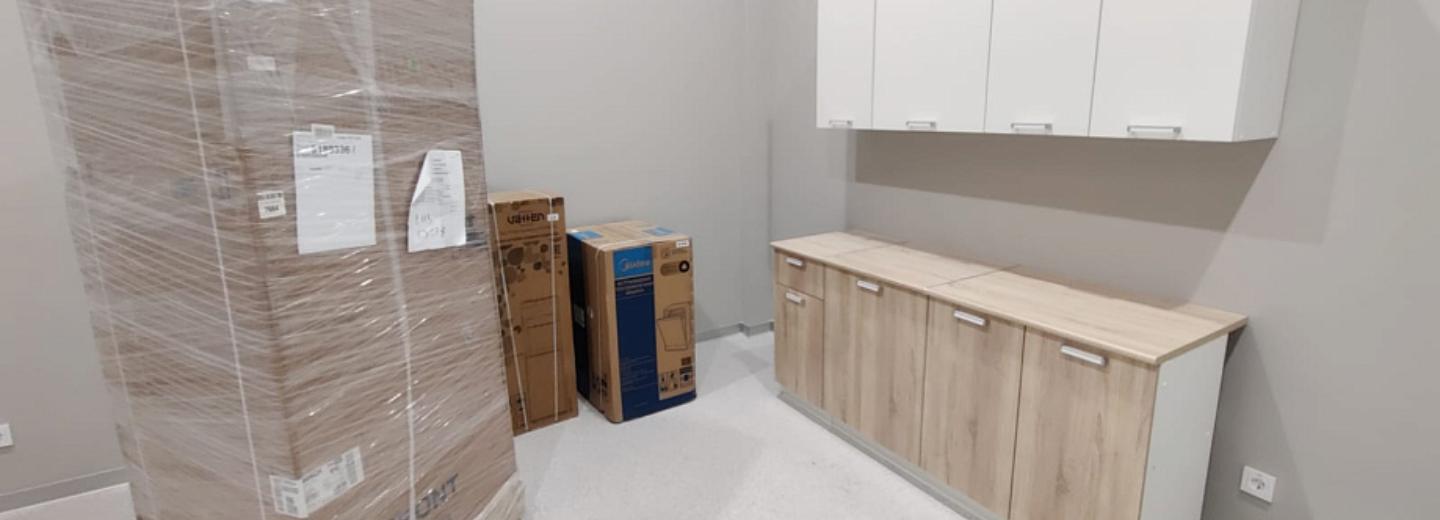 В поточных аудиториях нового кампуса НГУ начали монтировать мебель