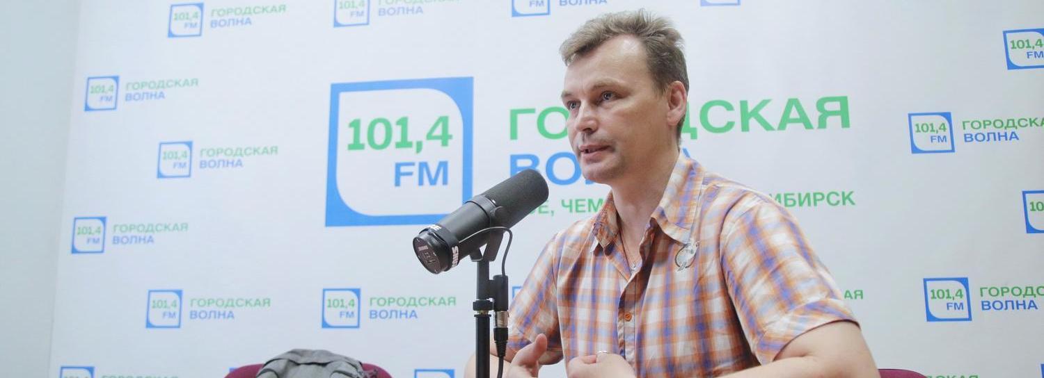 Сибирский Левша передаст микрокопию Знамени Победы московскому музею