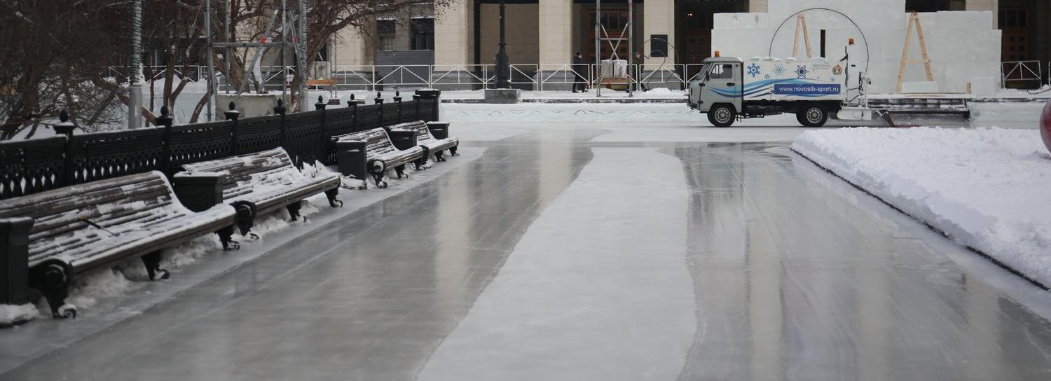 Каток у оперного театра в Новосибирске будет работать до 15 февраля