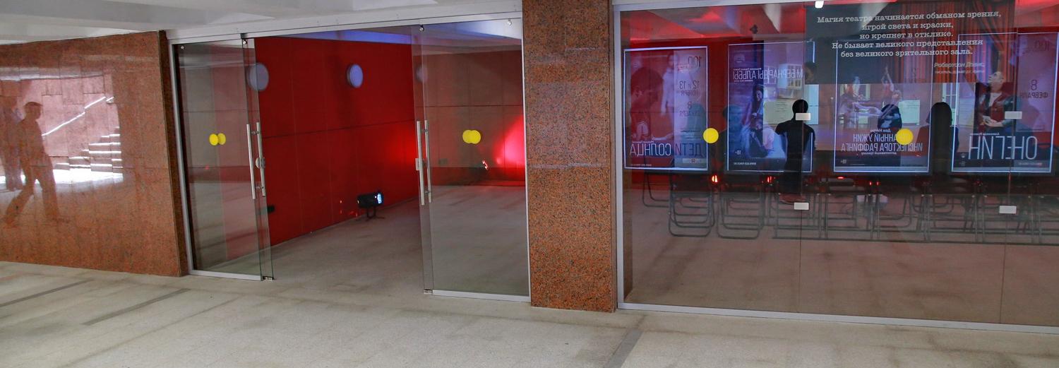 Театральный переход с мини-сценой открыли у «Красного факела»