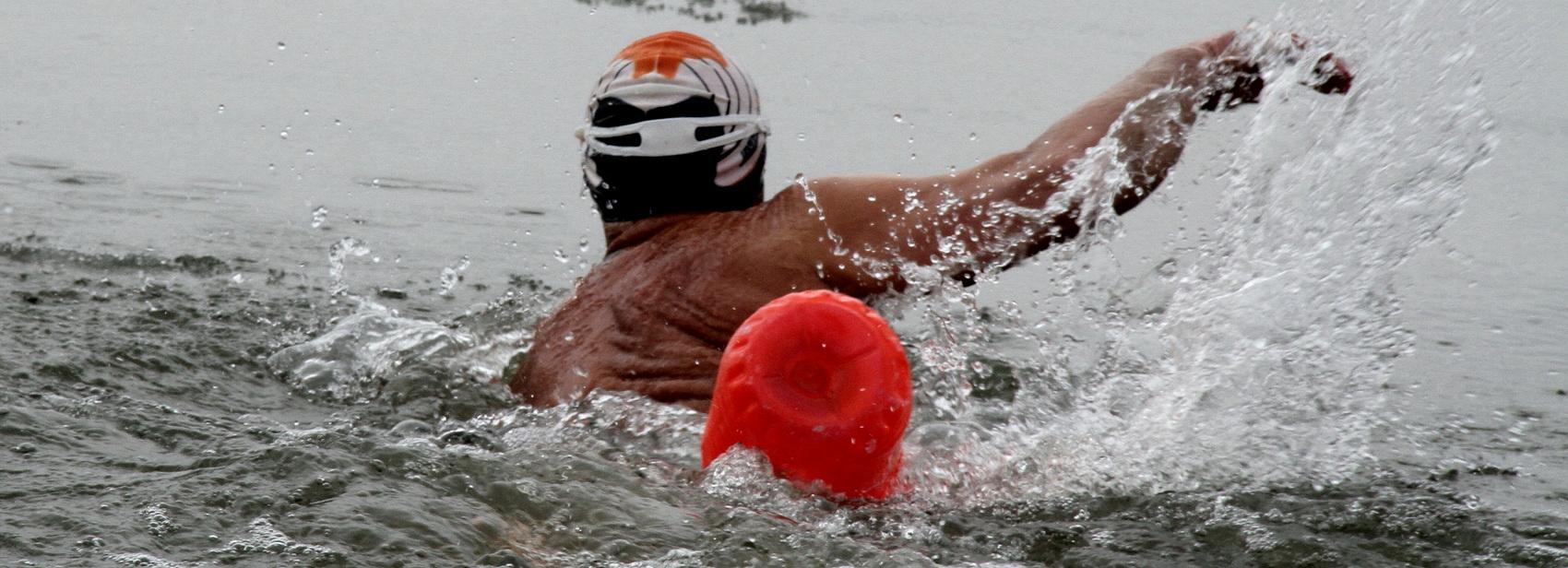 «Влюбился — и в прорубь»: что ищут в ледяной воде новосибирцы-моржи