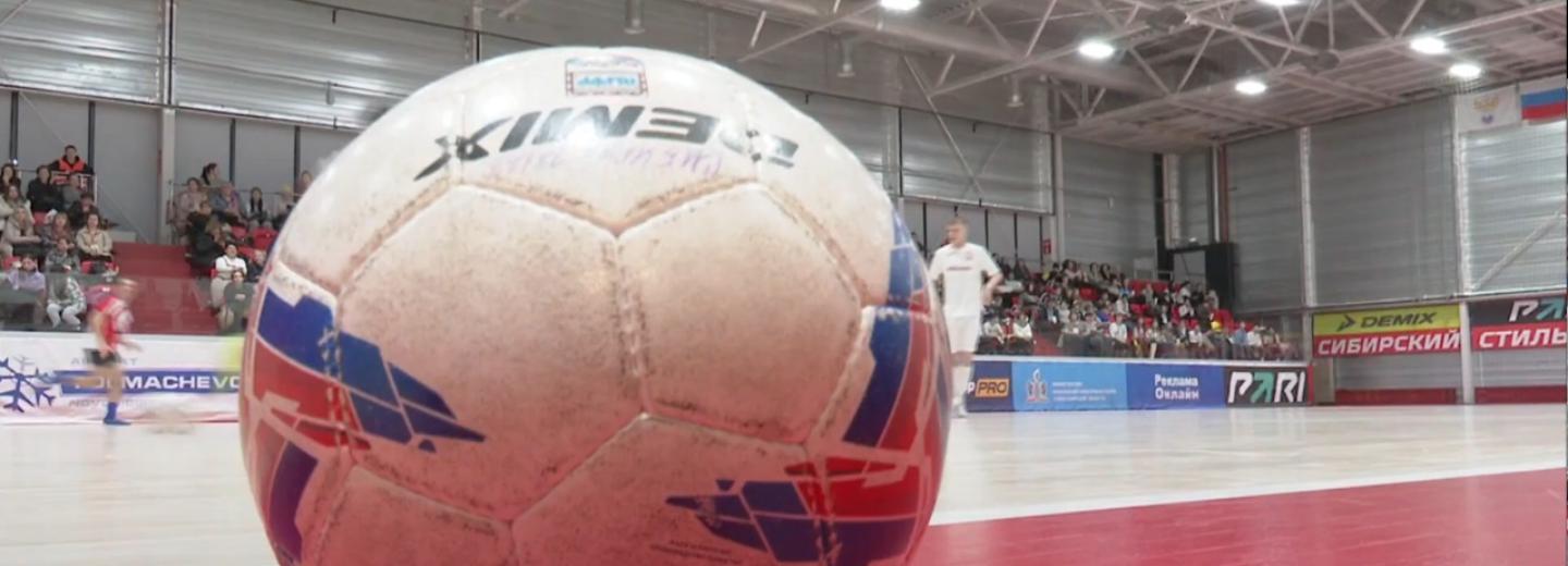 Чиновники и бизнесмены сыграли в футбол с детьми из «Жемчужины»