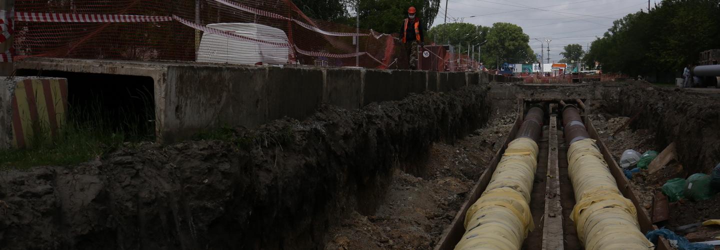 Проезд у Октябрьского рынка перекрыли из-за ремонта теплотрассы