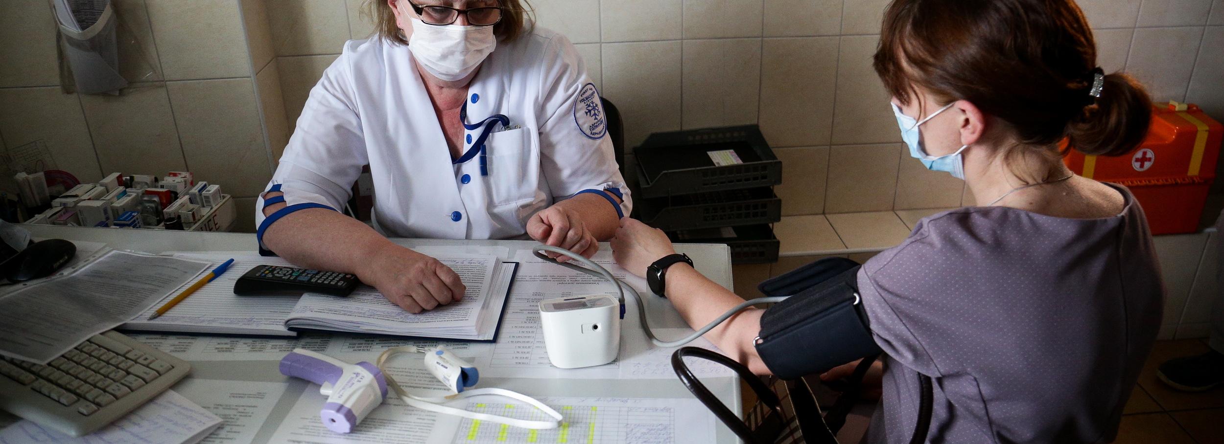 Посетителям трёх торговых центров Новосибирска измерили давление