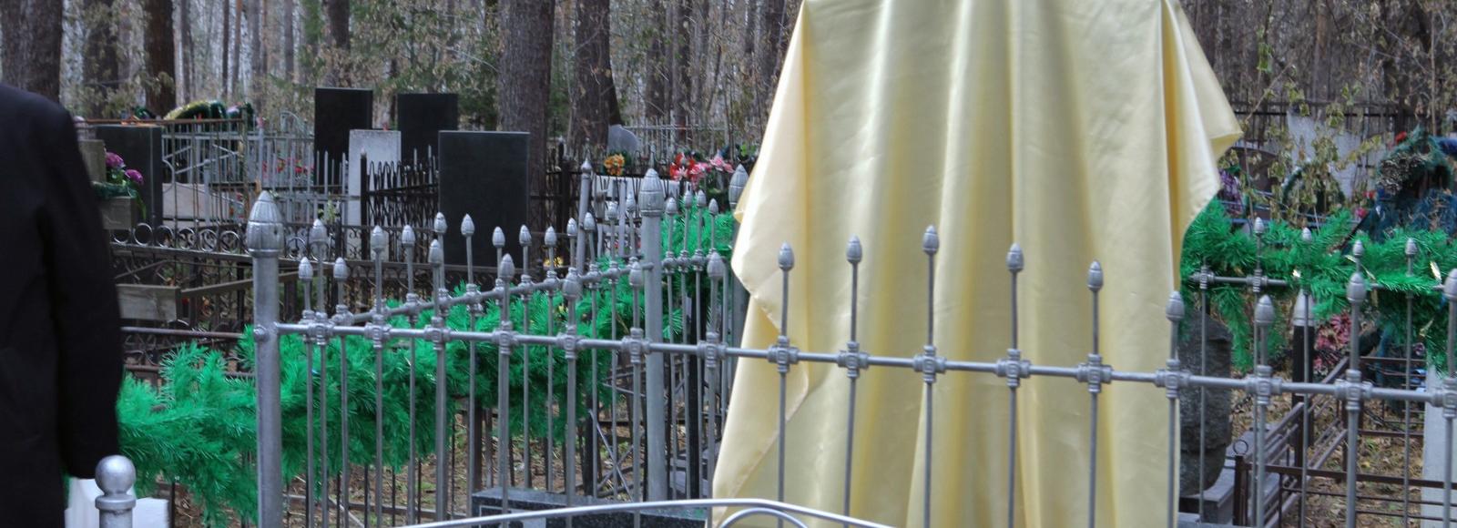 Отказаться от оградок вокруг могил предложили в Новосибирске