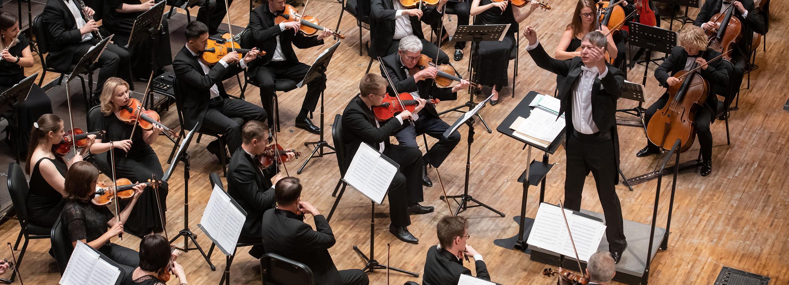 Стеклянные «Золотые ключи» раздали в Новосибирской филармонии